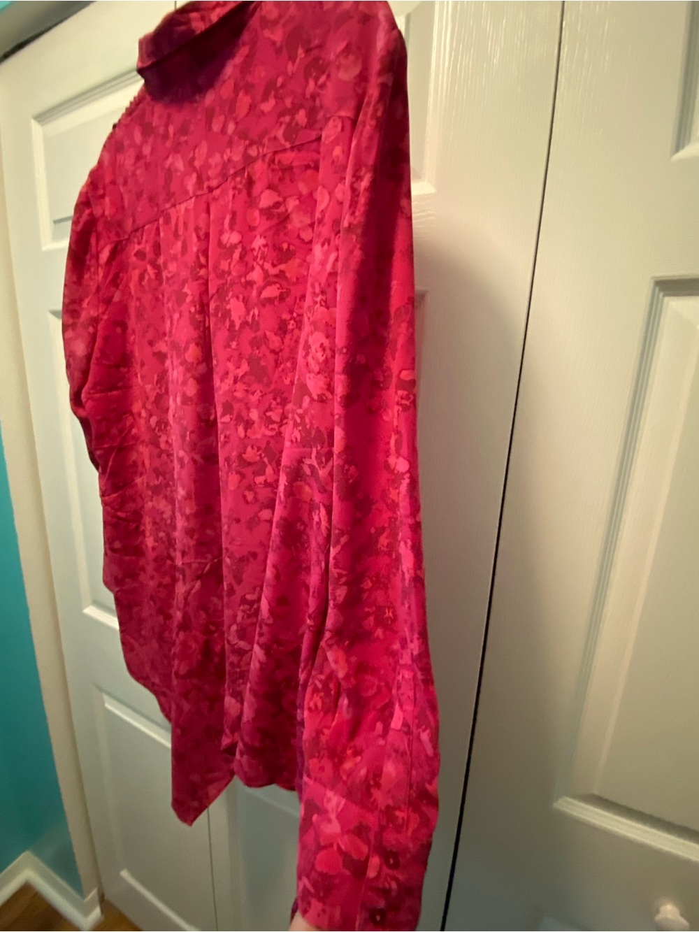Halston Women’s Pink Abstract Floral Button Down Blouse Asymmetrical Hem XL - Picture 14 of 15